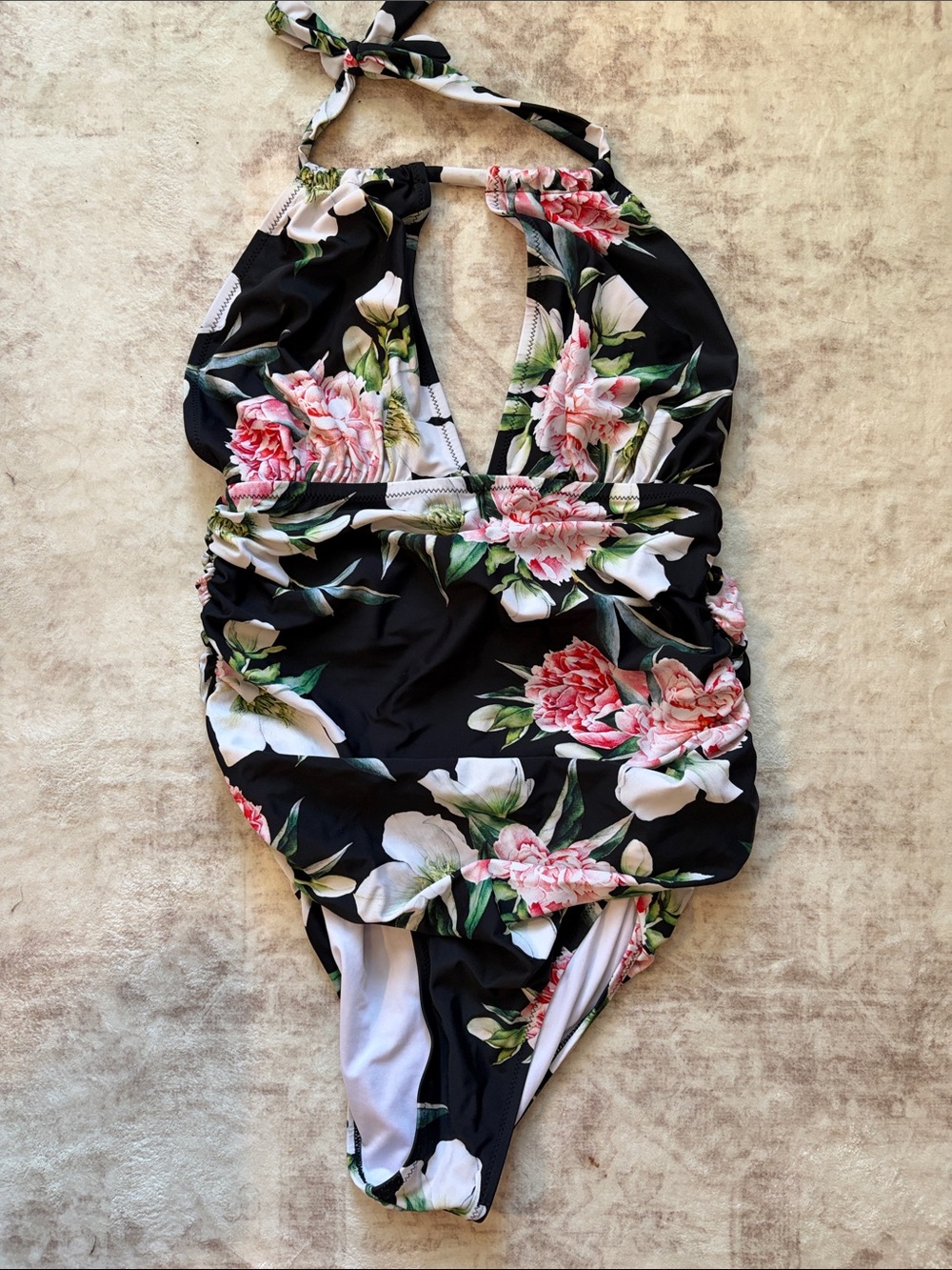 Cupshe one piece halter neck swimsuit with ruched sides size large